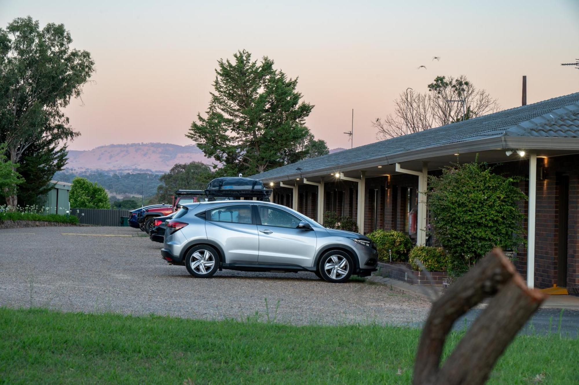 Tumut Valley Motel Pet Friendly Ngoại thất bức ảnh