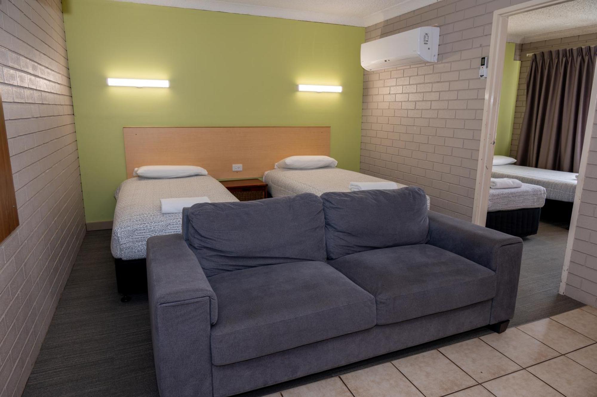 Tumut Valley Motel Pet Friendly Ngoại thất bức ảnh